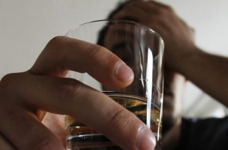 Çfarë i bën saktësisht trurit tuaj konsumi i alkoolit, shpjegon Dr.Willeumier