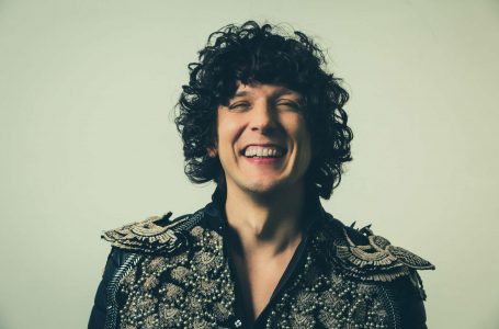 Ermal Meta shkëlqen në Sanremo, i pari në klasifikim nga votat e publikut
