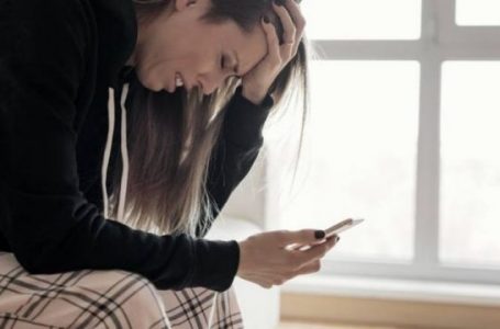 Si ndikojnë grindjet në mediat sociale në shëndetin tuaj mendor