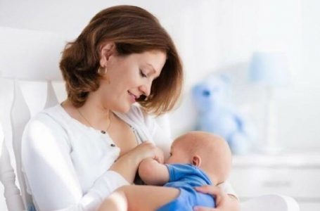 ​OBSH: E panevojshme ndarja e nënave nga të sapolindurit për shkak të COVID-19