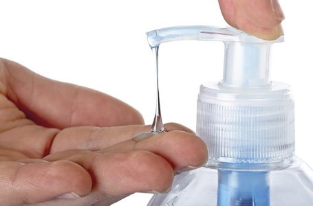 Nuk gjetët në farmaci? Si ta bëni vetë xhelin dezinfektues në kushte shtëpie!
