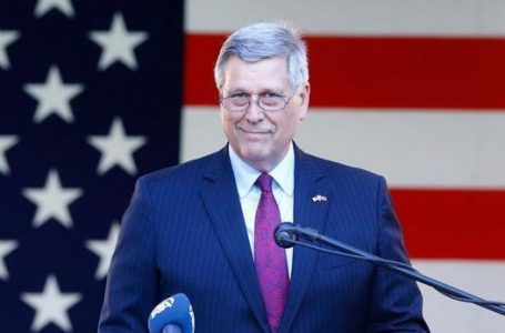 Ambasadori amerikan shkon te zyret e LDK-së