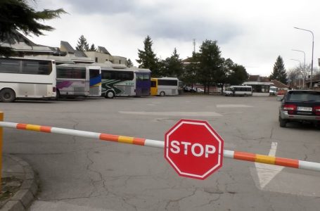 ​Transportuesit nuk heqin dorë nga kërkesat e tyre, qarkullim të autobusëve s’ka as sot