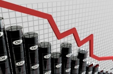 Nafta zgjeron humbjet, investitorët shqetësohen për ngadalësimin e rritjes ekonomike