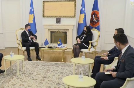 Osmani pas takimit me Lajçakun: Dialogu me Serbinë vetëm për njohje recirproke, Kushtetuta e Kosovës nuk ndryshohet