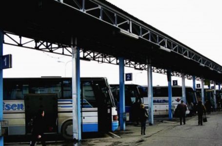 Hoti kërkon nga Shoqata e Transportuesve të Udhëtarëve, t’i kthejnë shërbimet për qytetarët