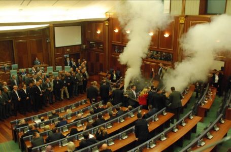 Dështon seanca ndaj deputetëve për gaz lotsjellës në Kuvend