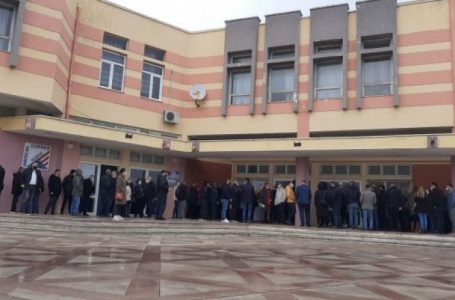 Mbërrijnë në Kukës mjekët nga Kosova  për ta marrë vaksinën anti-Covid