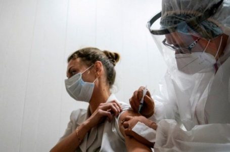 ​Edhe 200 mjekë kosovarë do të vaksinohen sot në Kukës