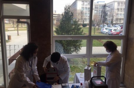 Në Klinikën Infektive po vazhdon vaksinimi i personelit shëndetësorë