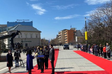 Osmani e pranon zyrtarisht detyrën e presidentes së vendit