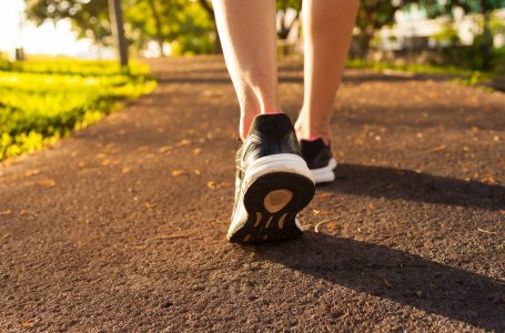 Kaq orë ecje në javë zvogëlojnë rrezikun e vdekjes