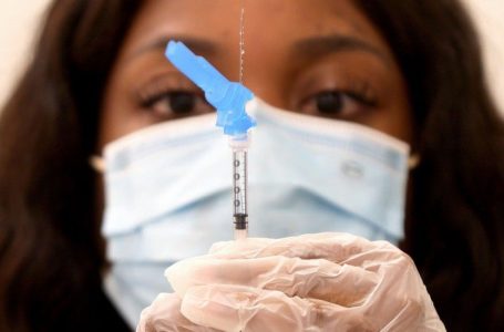 Në SHBA rifillon dhënia e vaksinës Johnson&Johnson me paralajmërim për mpiksje të gjakut