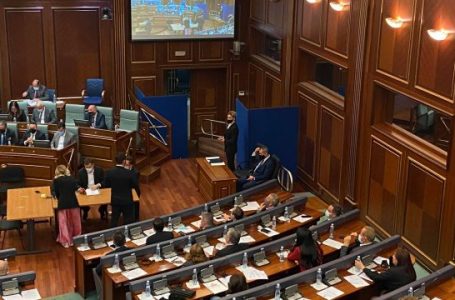 Veliu e Hoti nuk votojnë për president në rundin e parë