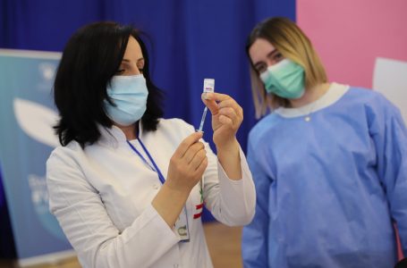 Vetëm 26 pacientë me dializë janë vaksinuar në sallën “1 Tetori”