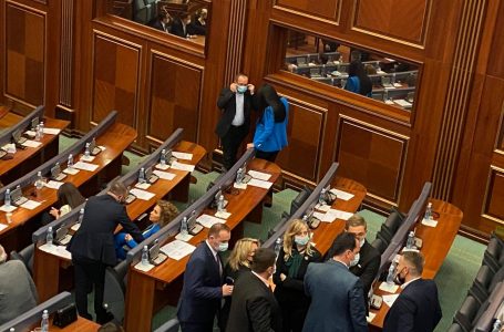 Hoti, Veliu e Selmanaj lëshojnë sallën në raundin e dytë të votimit