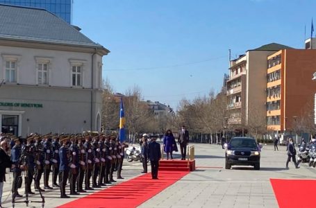Vjosa Osmani pranon detyrën e presidentes