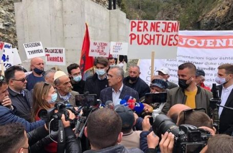 Deputetët e VV-së protesta në Shqipëri, akuza qeverisë së Shqipërisë, “Për ne, jeni pushtues”
