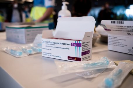 Britania mbron AstraZeneca-n, por regjistron 7 të vdekur nga mpiksja pas vaksinimit