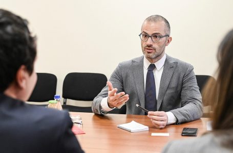 Edhe ambasadori italian iu bën thirrje deputetëve të marrin pjesë në votimin e presidentit