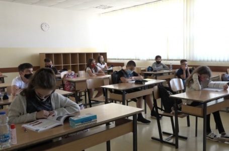 ​Largimi i notimit diferencial për nxënësit, qëndrime pro dhe kundër