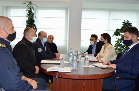Albulena Haxhiu priti në takim krerët e Sindikatës së Shërbimit Korrektues të Kosovës