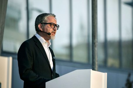 Opozita reagon ndaj nisjes së hetimeve për “zbulim të fshehtësisë” në sigurimin e vaksinave