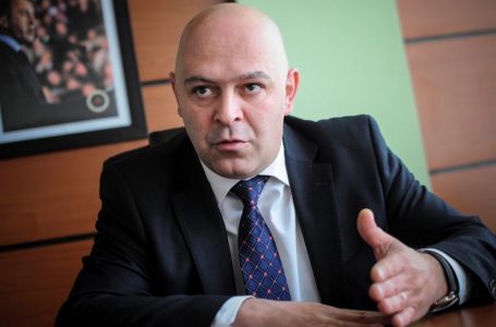 Kërcënohet kryetari i komunës së Gjakovës, Ardian Gjini