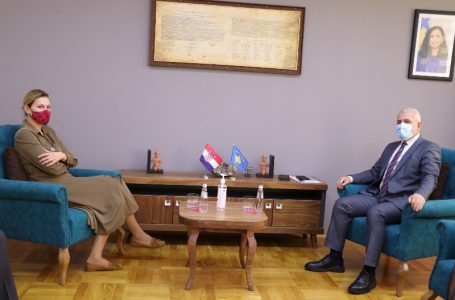 Ministri i Brendshëm Xhelal Sveçla priti në takim ambasadoren e Kroacisë