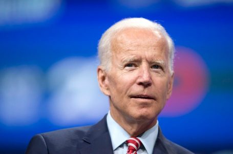 Joe Biden nënshkruan një vendim të ri për të ndryshuar numrin e refugjatëve që hyjnë në Amerikë