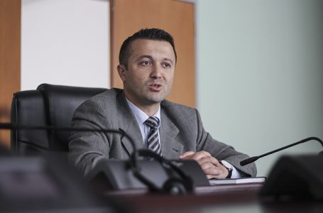 Veton Berisha ankohet në Kushtetuese, synon rikthimin e mandatit të deputetit