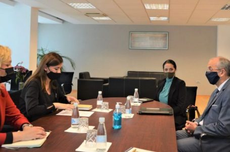 Ministrja Haxhiu takon shefin e OSBE-së, flasin rreth adresimit të krimeve të luftës