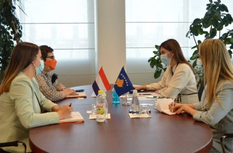 Ministrja e Drejtësisë, Albulena Haxhiu takohet me ambasadoren e Holandës