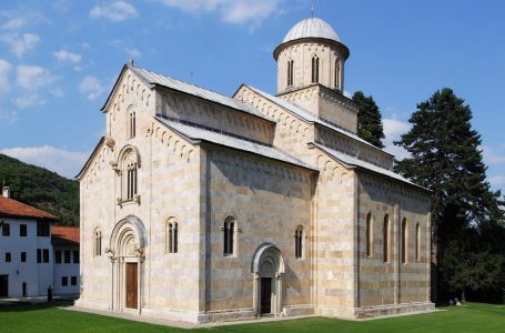 Manastiri i Deçanit “monument i rrezikuar” reagojnë organizatat e shoqërisë civile
