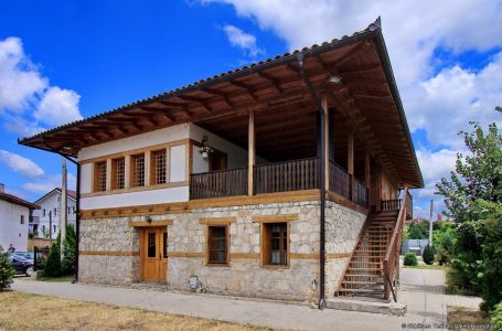 Thyhet Muzeu i Muzikës në Gjakovë