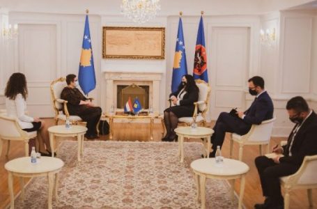 Osmani: Në kohë pandemie prioritet është sigurimi i vaksinës, jo dialogu me Serbinë