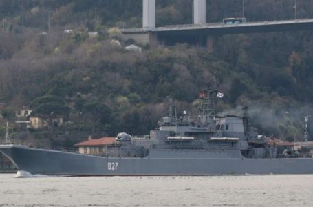 Përmes Bosforit të Turqisë, Rusia dergon luftanije në Detin e Zi