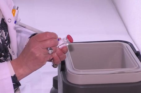 Mbi 200 punëtorë shëndetësorë janë vaksinuar dje në Gjakovë