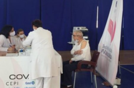 88-vjeçari që mori vaksinën: Shpresoj që do iu bëjë mirë të rinjve