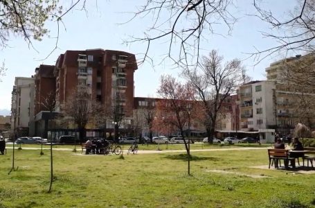 Qytetarët frekuentojnë ambientet e hapura pas mbylljes nga Qeveria