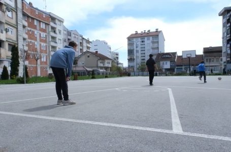 Fëmijët që zgjedhin lojën në natyrë kundrejt asaj virtuale