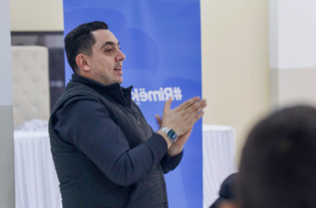 Abazi: Kurti përbindësh politik, po shantazhon një popull për ego personale
