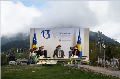 Albin Kurti i mbledh sërish kabinetin qeveritar në Prevallë