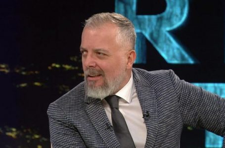 Balla kritika Kurtit: Vendose karantinë, tani asnjë mësues i Kosovës s’do vaksinohet në Shqipëri