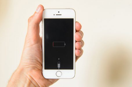 Apple dëshiron të zgjidhë problemet e baterisë me iPhone