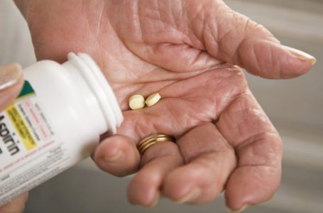 Mjeku shpjegon efektin e aspirinës tek personat e infektuar me Covid-19
