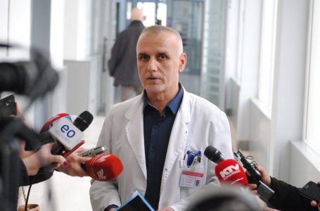 Emergjenca e ngarkuar, mbi 70% e rasteve mund të trajtohen në nivelin parësor e dytësor thotë drejtori i Klinikës Emergjente në QKUK