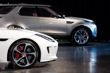 Jaguar Land Rover pezullon prodhimin e veturave