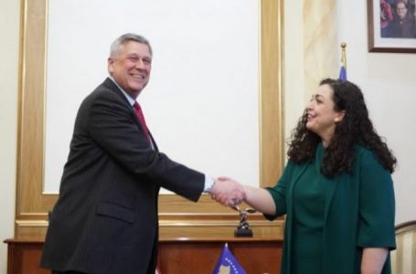 Kosnett uron Osmanin për postin e Presidentes: SHBA mbetet e përkushtuar për partneritet të ngushtë me Kosovën