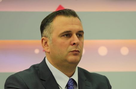 Seanca nuk nis as në orën 19:00, Bajqinovci i VV-së thotë se presidenti mund të zgjidhet në 19:30